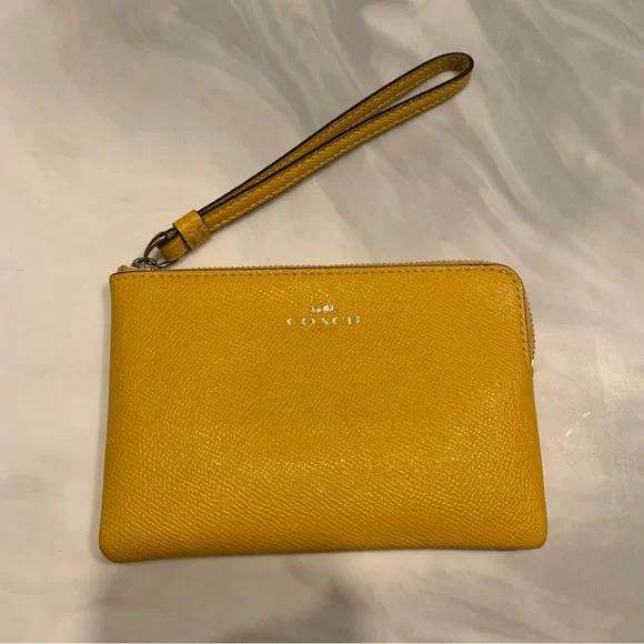Coach Corner Leather Zip Wristlet - Honeycomb Yellow🍯 - Picture 2 of 11